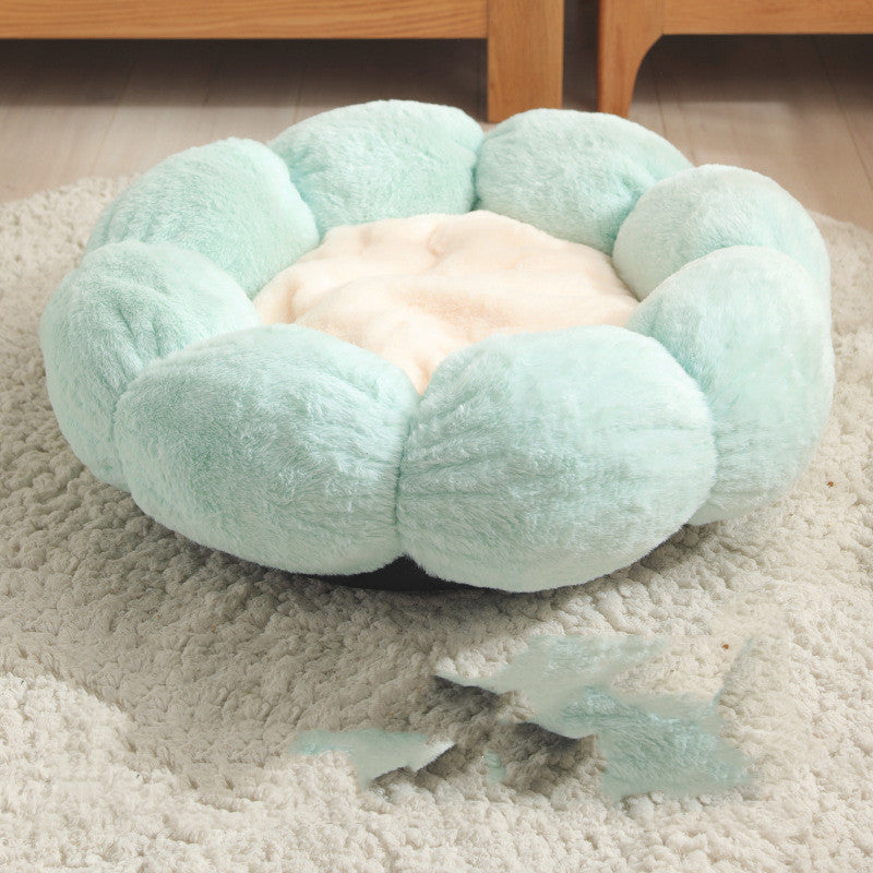 Blumenförmiges Plüsch-Haustierbett mit weicher Decke für Katzen und kleine Hunde